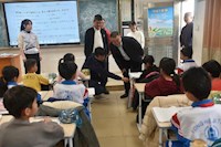 微光成炬 教育帮扶点亮墟落振兴路